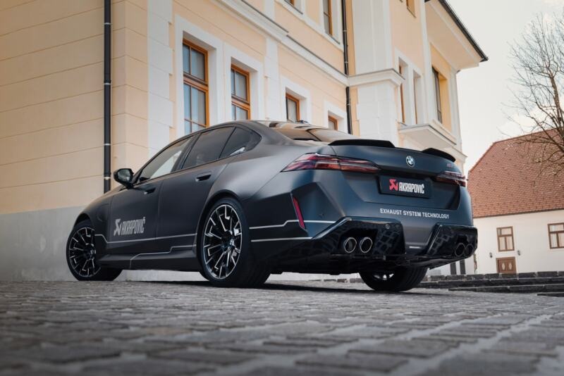Akrapovic Slip-On Line Titanium with Titanium Tips for 2025+ BMW M5 G90/G99 - S-BM/T/37H