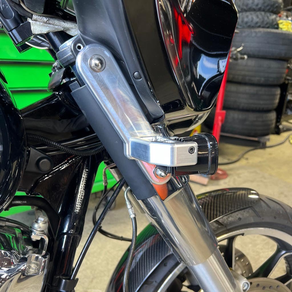 A10 MOTO 96-13 Street Glide/Road King Billet S1 Pod Front Turn Signal Kit